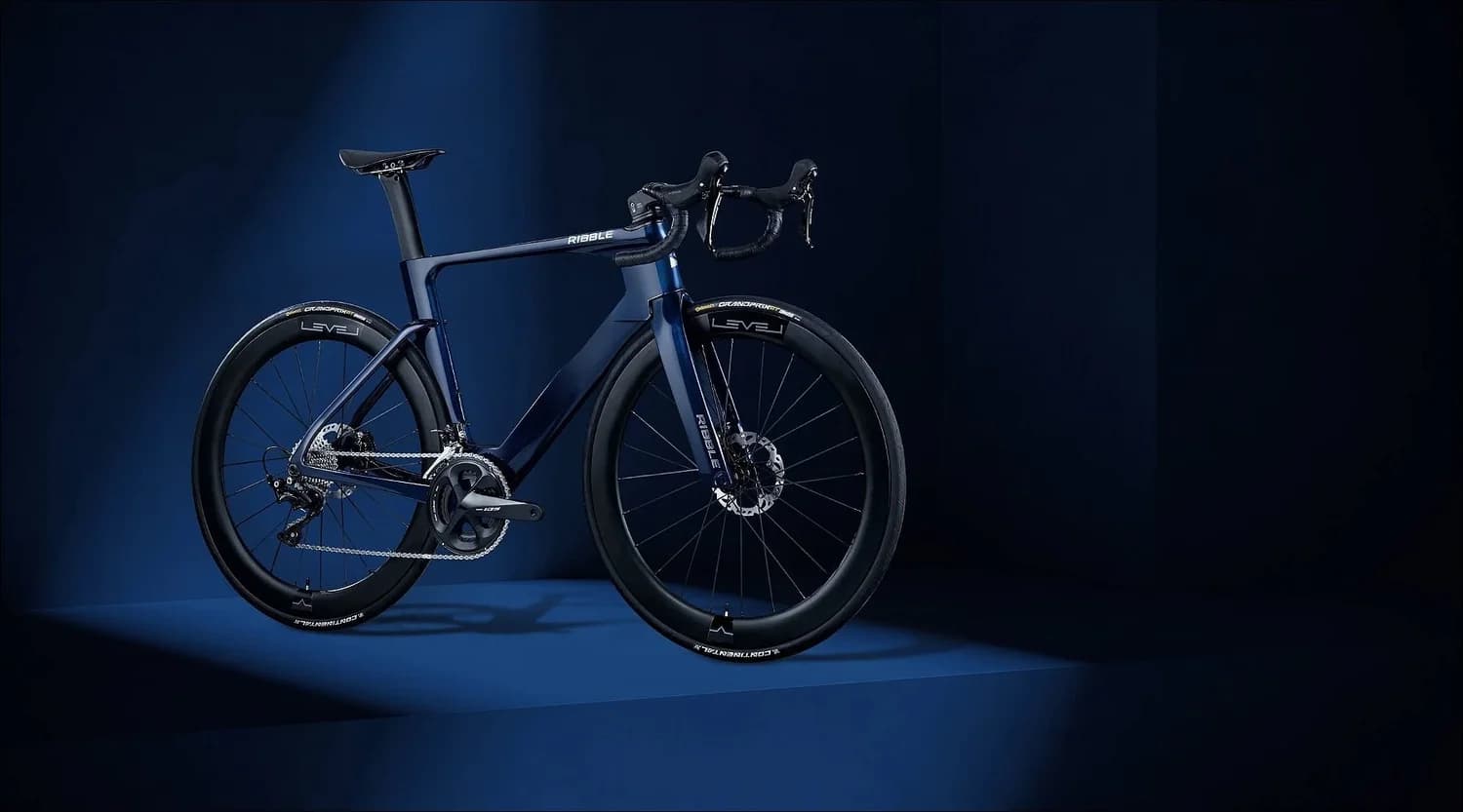 Three-light-beam studio shot of a Ribble aero bike